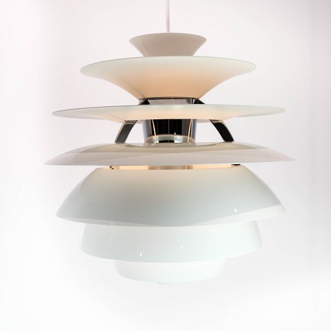 PH Snowball with white lacqured shades designed by Poul Henningsen and 
manufactured by Louis Poulsen.
5000m2 showroom.

