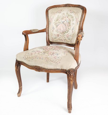 New rococo armchair of light wood and upholstered with light fabric, in great 
antique condition from the 1930s. 
5000m2 showroom.