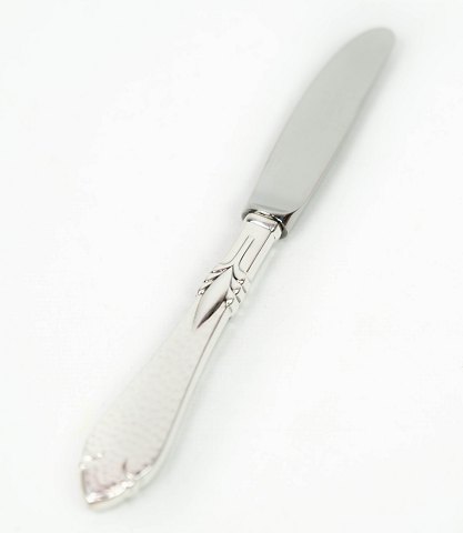 Lunch knife in Freja of hallmarked silver.
5000m2 showroom.