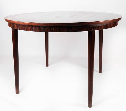 Round dining table in rosewood of Danish design from the 1960s. 
5000m2 showroom.