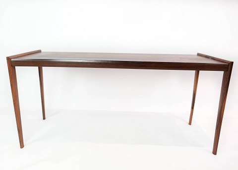 Coffee table in rosewood of Danish design from the 1960s.
5000m2 showroom.