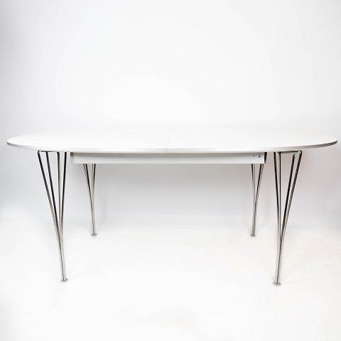 Super Ellipse spisebord med hvid laminat designet af Piet Hein og Arne Jacobsen, 
samt fremstillet af Fritz Hansen i 2011.
5000m2 udstilling.