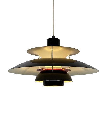PH5 lamp designed by Poul Henningsen in 1958 and manufactured by Louis Poulsen.
5000m2 showroom.
Great condition
