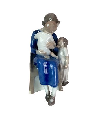Bing og Grøndahl porcelænsfigur, En Lykkelig Familie, nr.: 2262.
Flot stand
