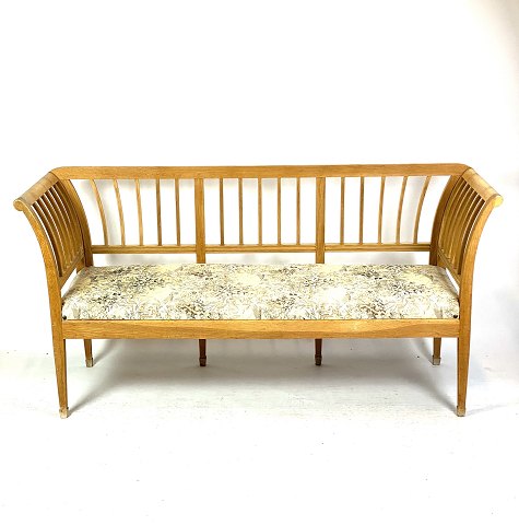 Gustavian sofa in oak from around the 1840s. 
5000m2 showroom.
Great condition
