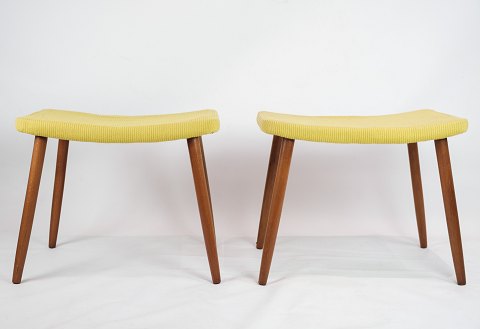 Vintage Stool - Yellow Fabric - Legs In Teak - Danish Design - 1960
Great condition
