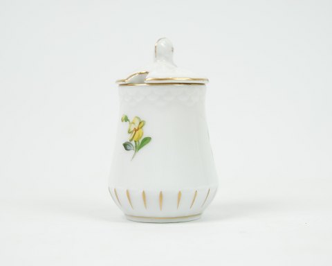 Bing & Grondahl mustard jar in patterned Saxon flower.
Dimensions in cm: H: 6 Dia: 3.5
Great condition
