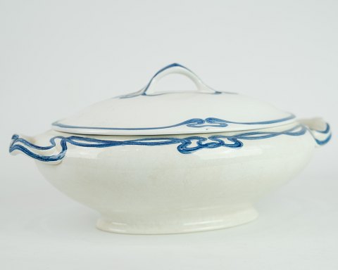 Oval Terrine in patterned blue olga by Villeroy & Boch. 5000m2 exhibition
Great condition
