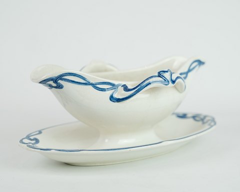 Saucer in the pattern blue olga from Villeroy o & Boch, Approx. 1923-1935. 
5000m2 exhibition

