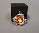 Silver pendant in the shape of a fish with body of amber.
5000m2 showroon.