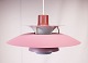 Rosa PH5 lampe designet af Poul Henningsen i 1958 og fremstillet af Louis 
Poulsen