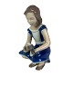 Bing and Grøndahl porcelain figure, Girl with pigeon, no.: 2340.
Great condition
